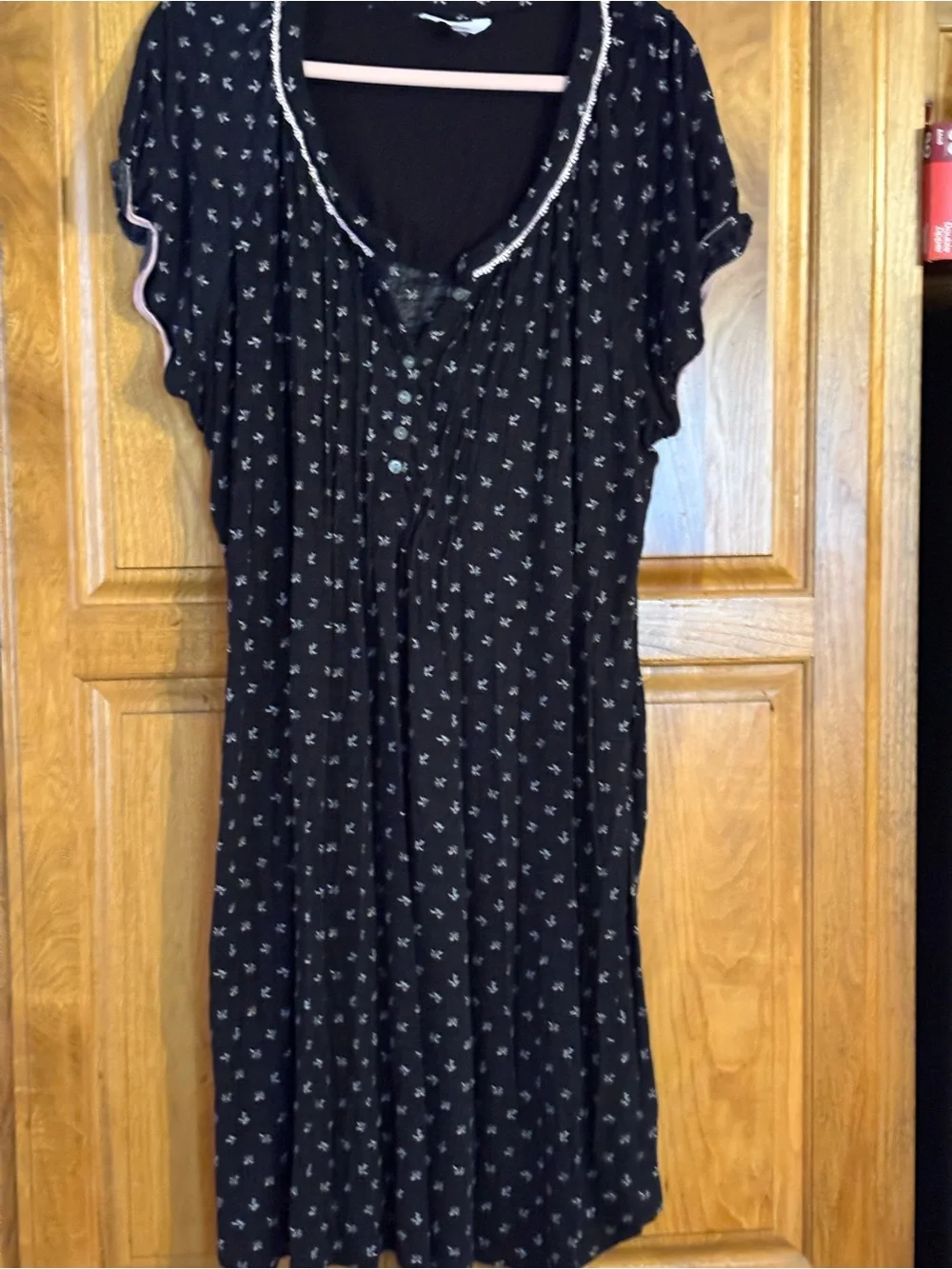 Secret treasures Women's black floral print nightgown 3X